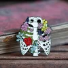 Cage thoracique avec fleurs - Pins