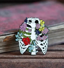 Cage thoracique avec fleurs - Pins