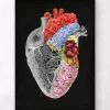Coeur anatomique avec fleurs