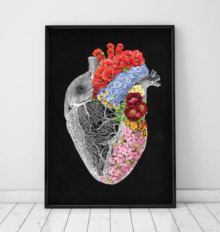 Coeur anatomique avec fleurs