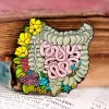 Estomac avec des fleurs - Pins
