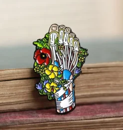 Pied avec fleurs - Pins
