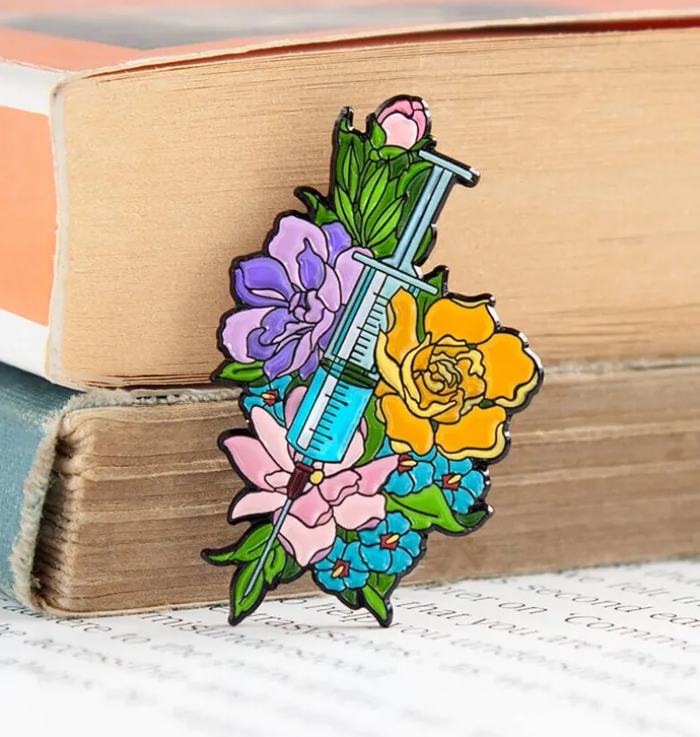 Seringue avec des fleurs - Pins