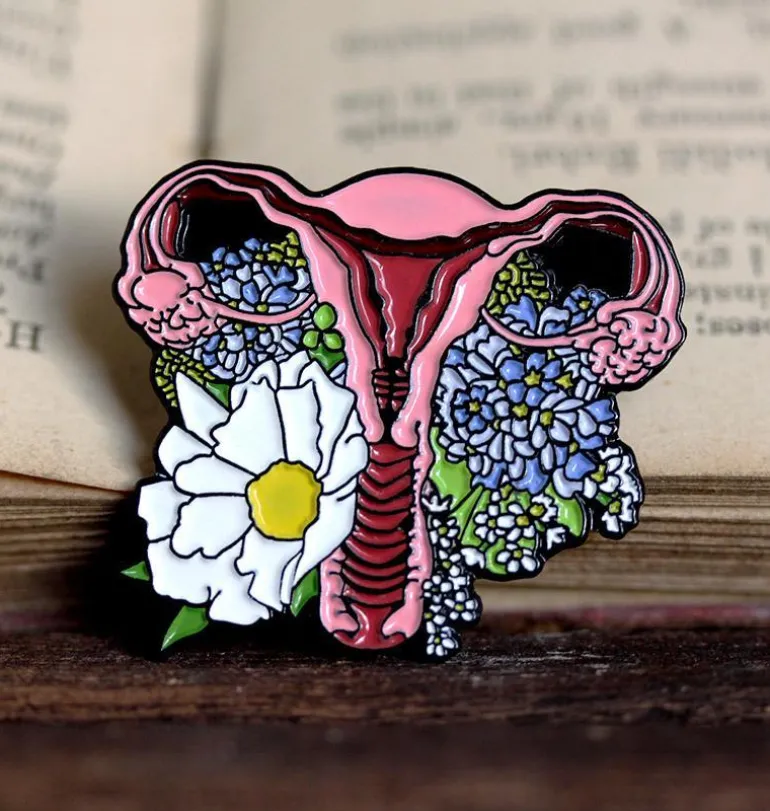 Utérus avec fleurs - Pins